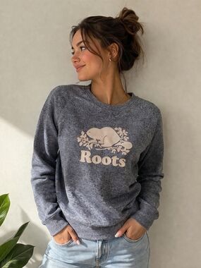 Roots Gray Crewneck Sweatshirt Beige Logo Cozy Casual